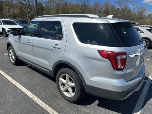 Used 2017 Ford Explorer XLT AWD/4WD image 4