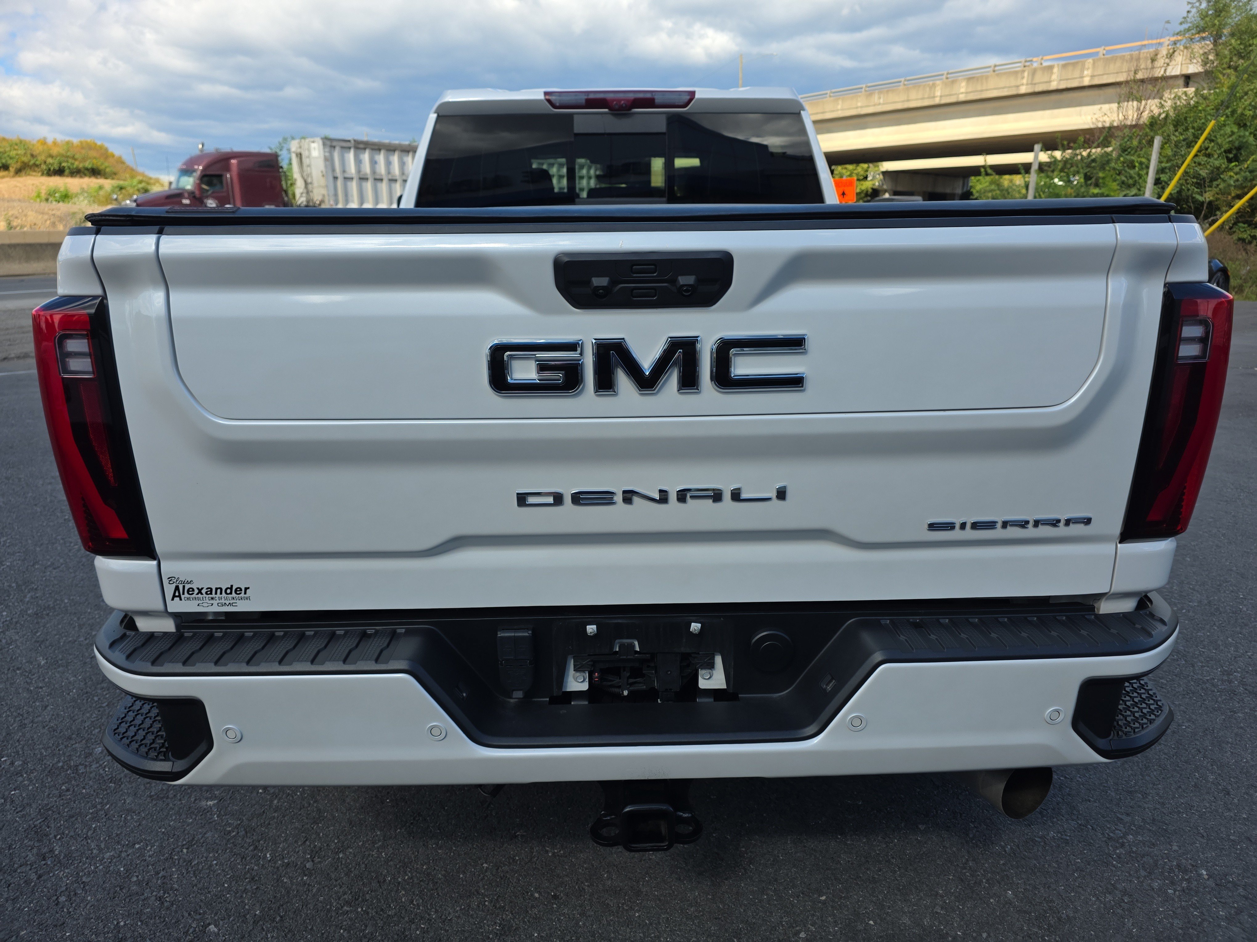 Used 2025 GMC Sierra 2500 Denali Ultimate w/ Max Trailering Package AWD/4WD image 4
