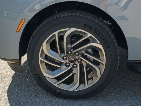 New 2026 Lincoln Navigator L Premier image 9