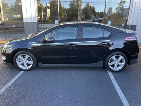 Used 2015 Chevrolet Volt w/ Enhanced Safety Package 1 FWD image 2