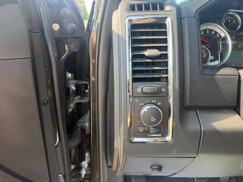 Used 2015 RAM 2500 Laramie w/ Black Appearance Group AWD/4WD image 19