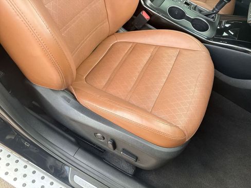 Used 2019 Kia Sorento SX image 12