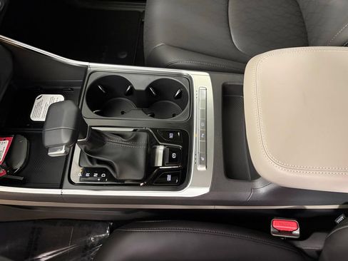 New 2026 Kia Carnival EX FWD image 33