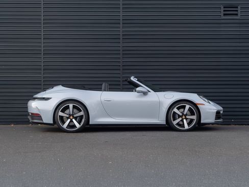 Certified 2025 Porsche 911 Carrera image 9