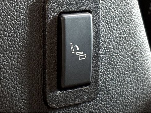Used 2023 Chevrolet Tahoe Premier w/ Advanced Technology Package RWD image 33