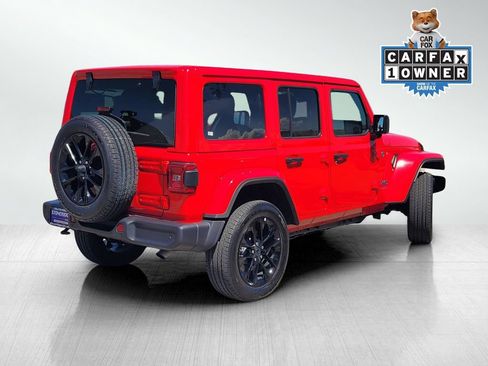 Used 2025 Jeep Wrangler Unlimited Sahara w/ Safety Group AWD/4WD image 4