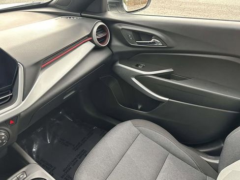 Used 2024 Chevrolet Trax RS w/ Driver Confidence Package image 37