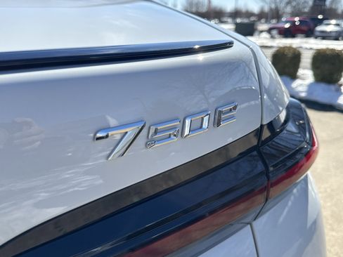 New 2026 BMW 750e xDrive w/ Executive Package image 7