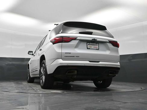 Used 2023 Chevrolet Traverse High Country image 32