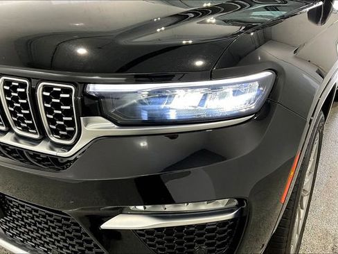 Used 2023 Jeep Grand Cherokee Summit w/ Luxury Tech Group V image 34