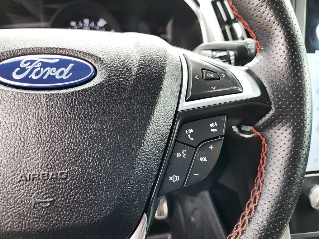 Used 2024 Ford Edge ST-Line w/ Class II Trailer Tow Package AWD/4WD image 31