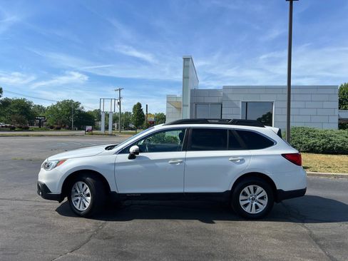 Used 2017 Subaru Outback 2.5i Premium AWD/4WD image 4