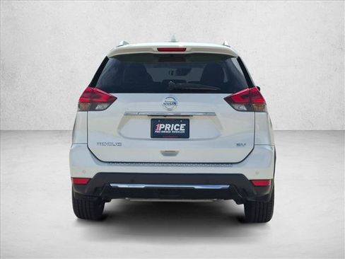 Used 2019 Nissan Rogue SV w/ Premium Package FWD image 7