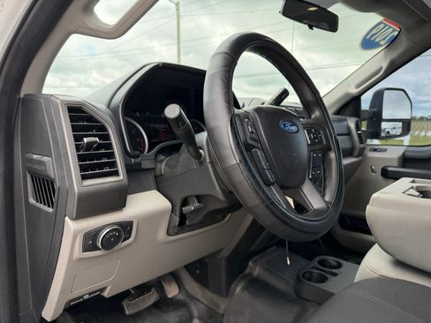Used 2019 Ford F250 XL w/ STX Appearance Package AWD/4WD image 13
