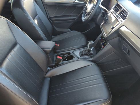 Certified 2022 Volkswagen Tiguan SE R-Line image 18