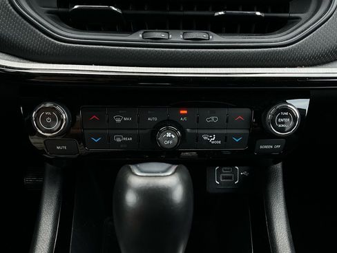 Used 2025 Jeep Compass Trailhawk w/ Trailer Tow Group image 27