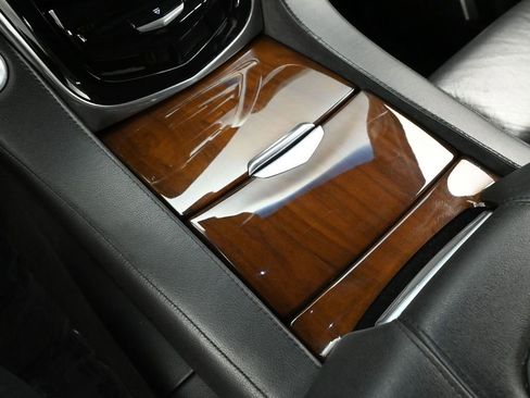 Used 2019 Cadillac Escalade Luxury image 39