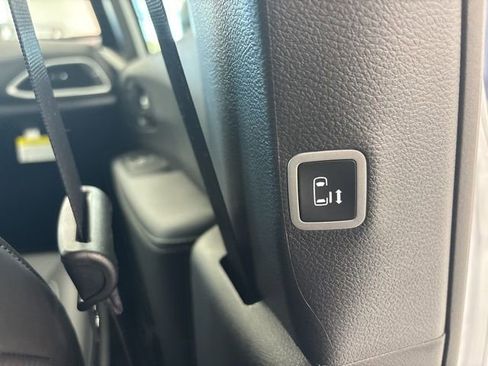 New 2026 Chrysler Pacifica Select image 26