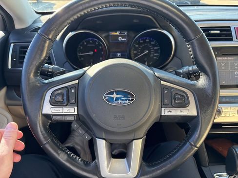 Used 2016 Subaru Outback 2.5i Limited image 2