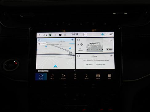 Used 2024 Jeep Grand Cherokee Limited w/ Luxury Tech Group II AWD/4WD image 15