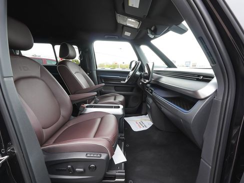 Used 2025 Volkswagen ID. Buzz Pro S RWD image 39