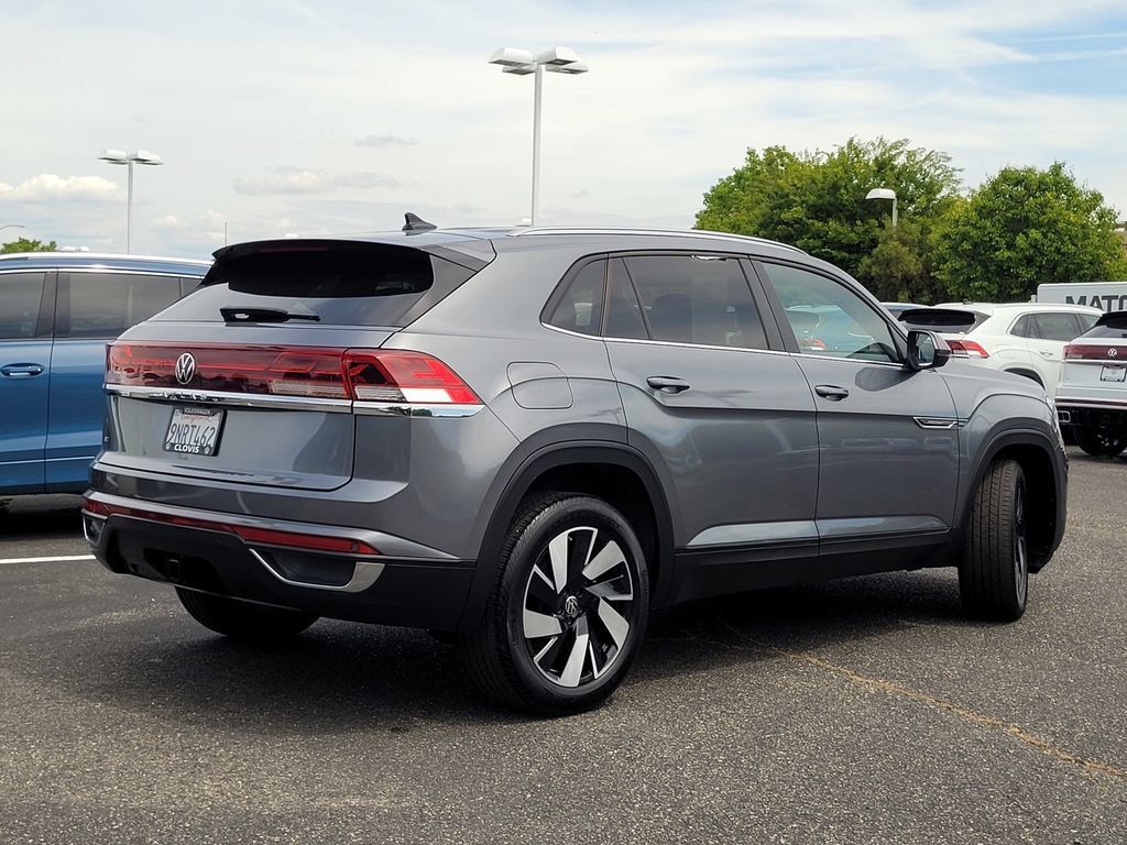 Used 2025 Volkswagen Atlas Cross Sport SE FWD image 6