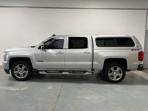 Used 2018 Chevrolet Silverado 1500 LT w/ Texas Edition image 2