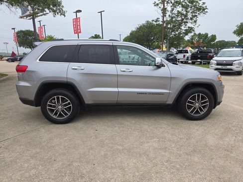 Used 2018 Jeep Grand Cherokee Limited AWD/4WD image 6