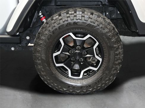 Used 2022 Jeep Gladiator Rubicon w/ Cold Weather Group image 16