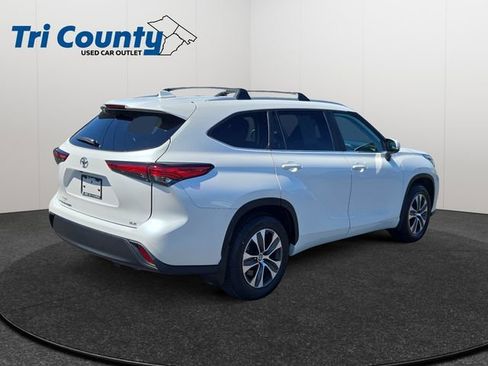 Used 2023 Toyota Highlander XLE FWD image 8