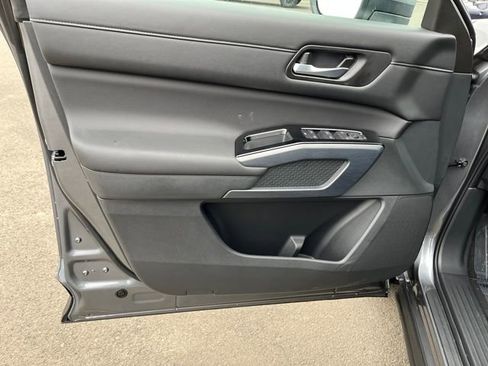 New 2025 Nissan Pathfinder SL w/ Black Appearance Package image 11