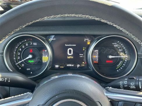 Used 2023 Jeep Wrangler Unlimited Sahara image 25