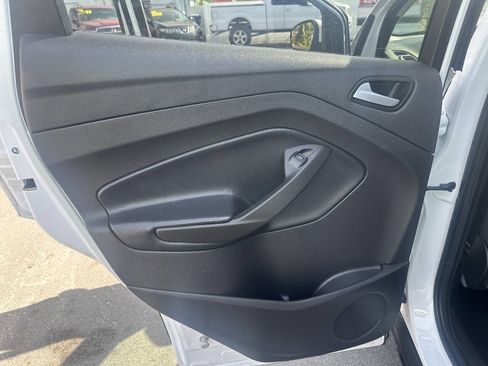 Used 2017 Ford Escape SE image 17