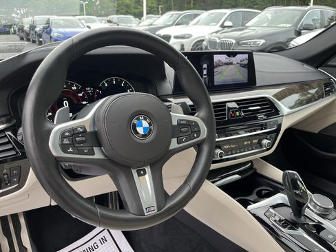 Used 2018 BMW M550i xDrive image 11