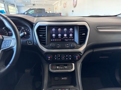 Certified 2023 GMC Acadia SLT w/ Preferred Package image 17