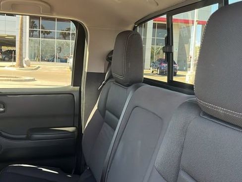 Used 2024 Nissan Frontier SV w/ SV Convenience Package RWD image 18