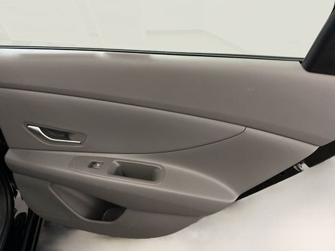 Used 2025 Hyundai Elantra SEL image 32