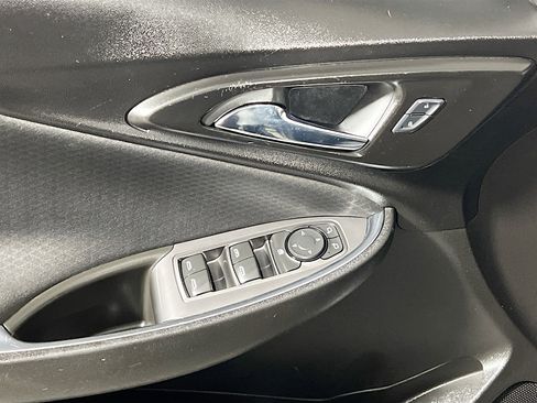 Used 2016 Chevrolet Malibu LT image 17