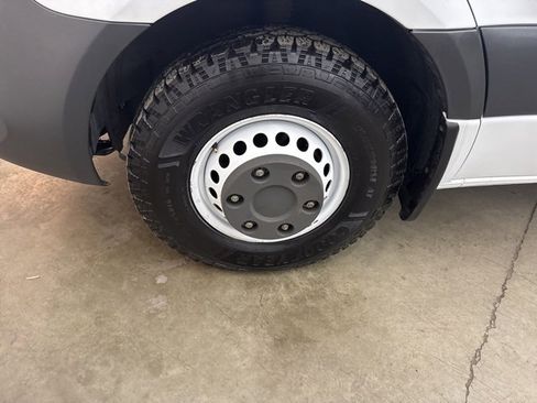 Used 2019 Freightliner Sprinter 2500 image 11