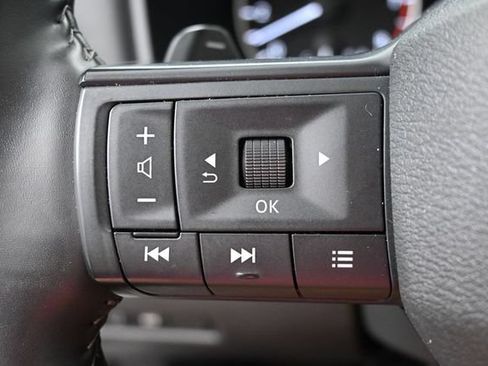 Used 2025 Nissan Rogue SV AWD/4WD image 29