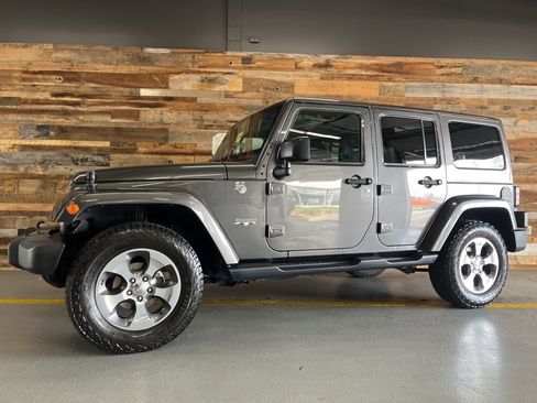 Used 2017 Jeep Wrangler Unlimited Sahara w/ Connectivity Group image 19
