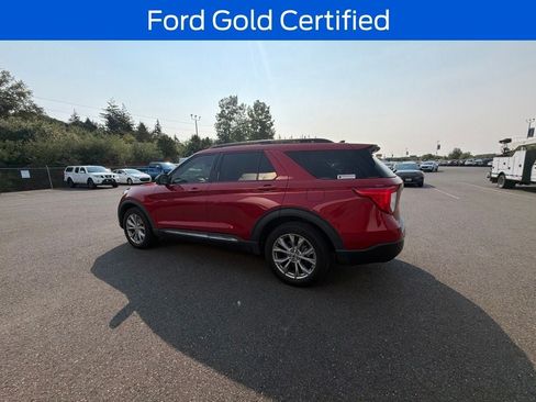 Used 2023 Ford Explorer XLT w/ Equipment Group 202A AWD/4WD image 3