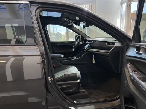 Certified 2025 Jeep Grand Cherokee Laredo X w/ Luxury Tech Group I RWD image 32