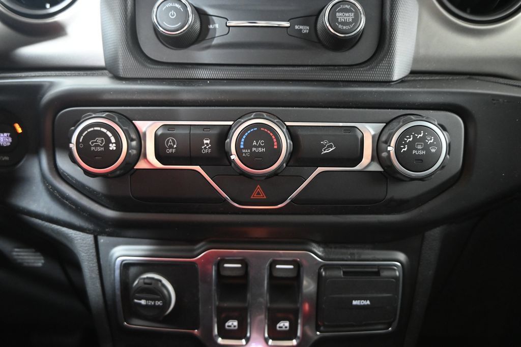 Used 2020 Jeep Wrangler Sport AWD/4WD image 27