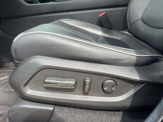 Used 2025 Honda Pilot Elite image 8