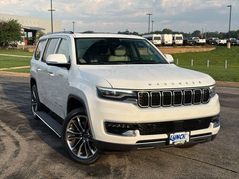 Used 2022 Jeep Wagoneer Series III w/ Premium Group I AWD/4WD image 5