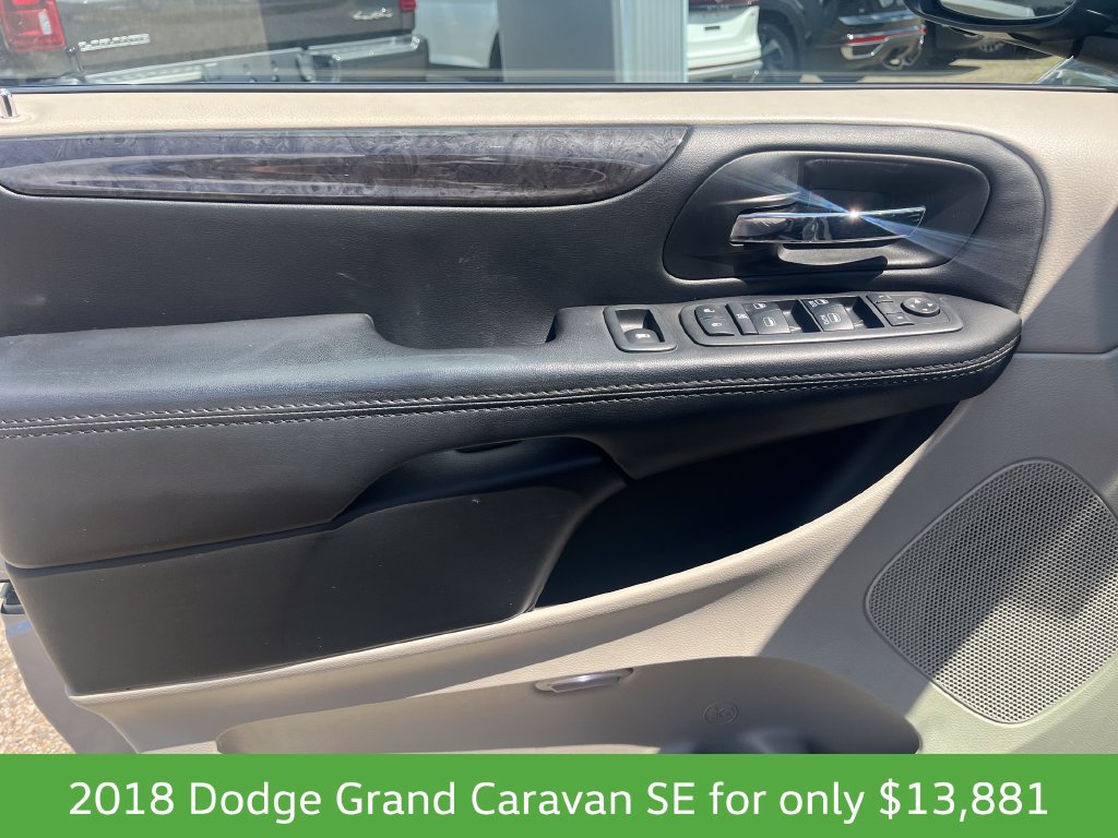 Used 2018 Dodge Grand Caravan SE w/ UConnect Hands-Free Group FWD image 10