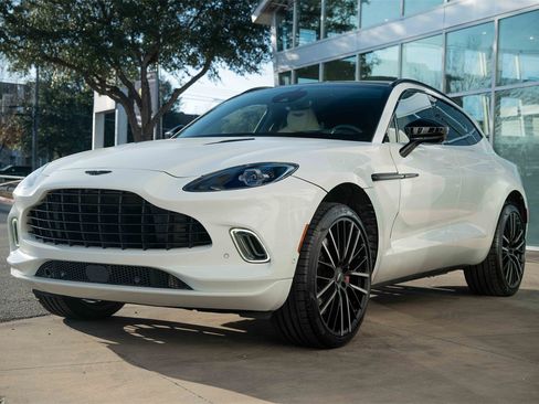 Used 2022 Aston Martin DBX image 4