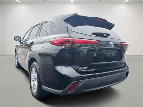 Used 2023 Toyota Highlander LE image 5