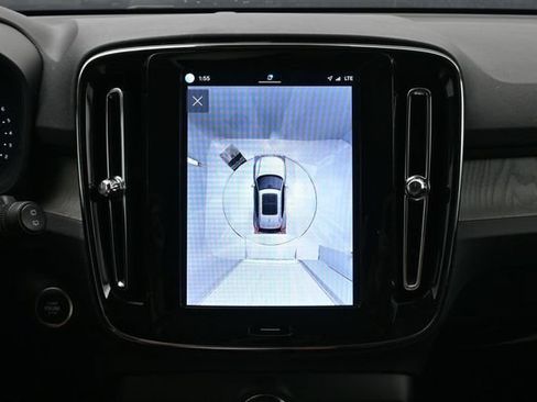 Used 2025 Volvo XC40 B5 Plus AWD/4WD image 20
